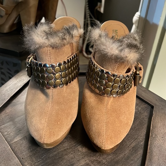 🎉Like new, Michael Kors, fur wedge booties, w/ metallic bead design - Picture 3 of 8